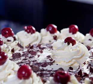 Tipp: unsere Schwarzwälder Kirschtort probieren!