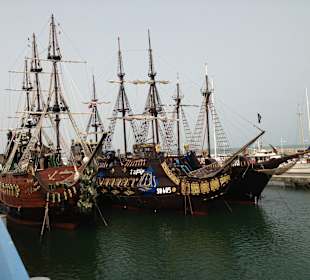 Seeräuberschiffe im Hafen