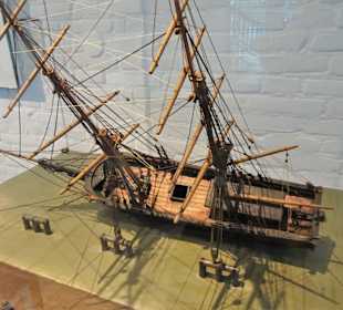 Modell vom "Kielholen" eines Seglers