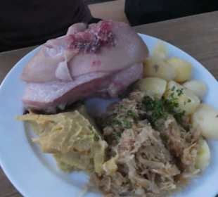 Abendessen im Biergarten vom Georgbräu