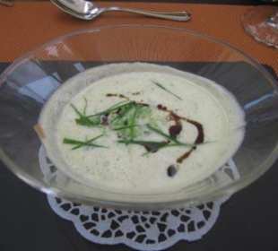 Vorspeise (Gurkenschaumsüppchen)