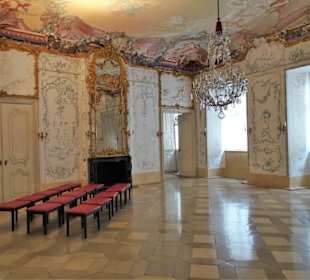 Im "Weißen Saal" von Schloss Seehof