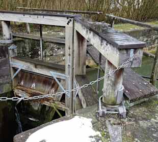 Tore der Schleuse 100