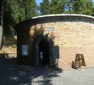 Pozzo di San Patrizio außen