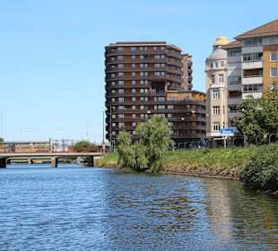 Wohnhäuser am Kanal