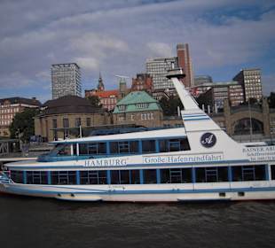 Boot für Hafenrundfahrt