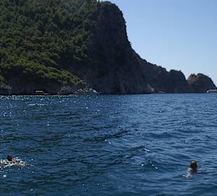 Badestop im glasklaren Wasser