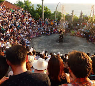 Feuertanz bei Sonnenuntergang