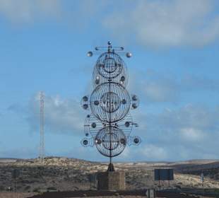 Ein Windspiel auf einem der Kreisel