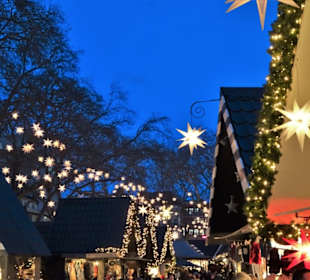 Rundgang über den "Markt der Engel"