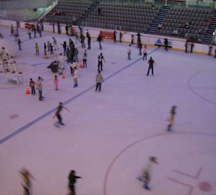 Eisbahn in the Dubai Mall