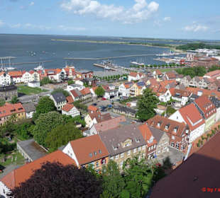 Blick zum Hafen, Bodden-Fährschiffe