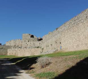 Rhodos - opevnění s příkopem