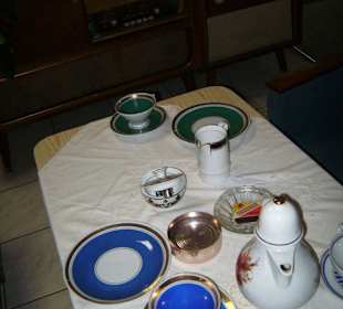 Kaffeetisch mit(unseren)Sammeltassen und Riesa-Zündis