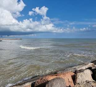 Südlich hier besserer Strand