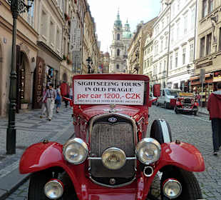 Oldtimer in der Nerudagasse