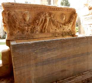 Römischer Steinsarkophag