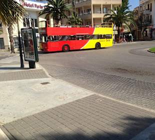 Der City-Bus am Stop in S'Illot