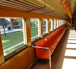 Einen mit Langversionsitzen gibt es auch