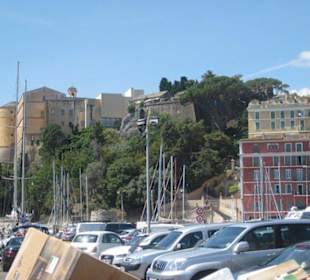 Ausblick von Hafen auf Altstadt
