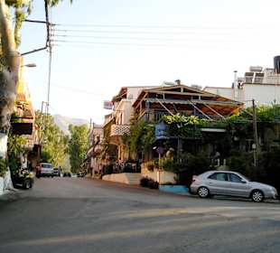 Georgioupolis - Tavernen auf beiden Straßenseiten