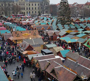 Der Weihnachtsmarkt Erfurt aus der Höhe gesehen