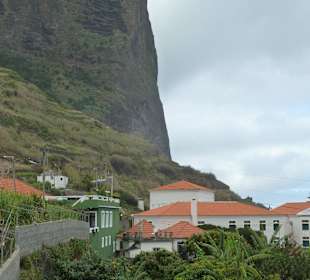 Unter dem Adlerfelsen
