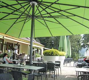 Terrasse mit Sonnenschutz