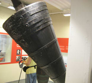 Tonne / schwimmendes Schifffahrtszeichen  