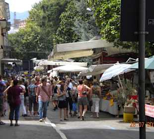 Markttreiben in Luino 
