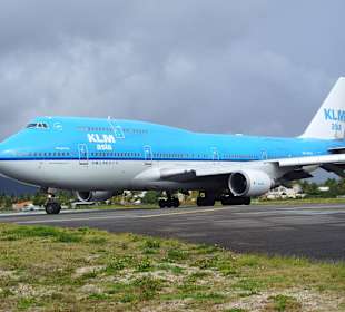 Flieger so nahe am Maho Beach