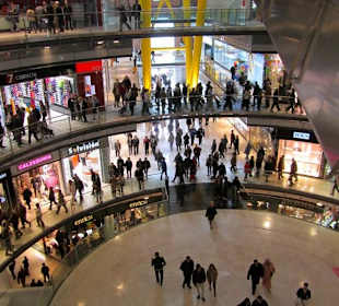 Interior del centro comercial