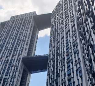 Ganz oben sieht man die Skybridge