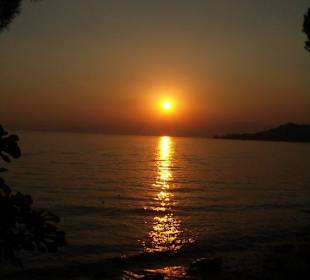 Schöner Sonnenuntergang am See