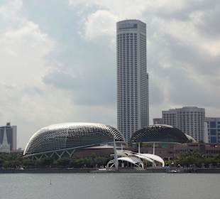 Blick vom Park hinter Hotel...