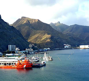 Inselrundfahrt AIDA vom Wasser aus