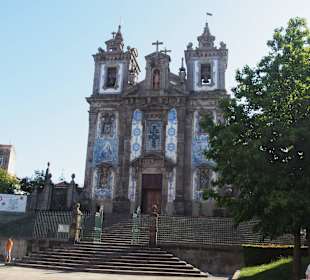Kirche neben Hotel