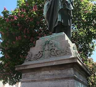 Das Schiller-Denkmal in Mainz am Schillerplatz