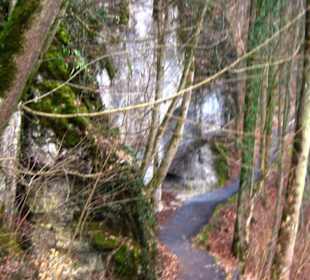Fußweg zum Ende der Höhle