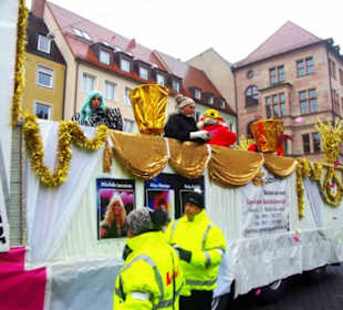 PARADIES Revue Theater