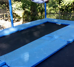 Ein Trampolin-Künstler