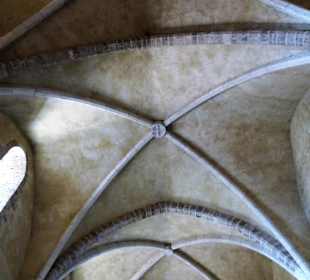 Blick zur Gewölbedecke der Kirche Sainte-Marie