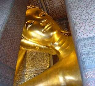 The reclining Buddha Statue at Wat Pho