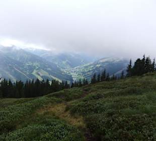 Saalbach unter Wolken