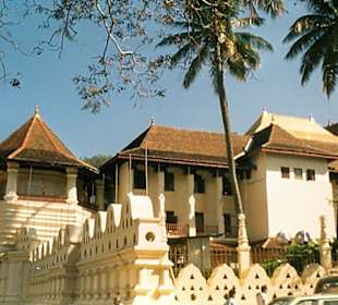 Tempelanlage untertags