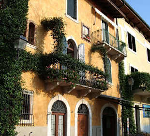 Am Hafen von Torri del Benaco