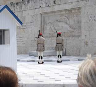Wachwechsel vor dem Regierungsgebäude