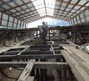 Alter Bootsrumpf begehbar