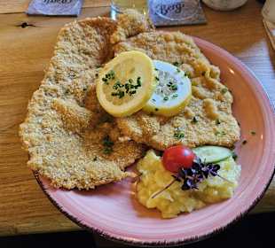Schnitzel mit Kartoffelsalat