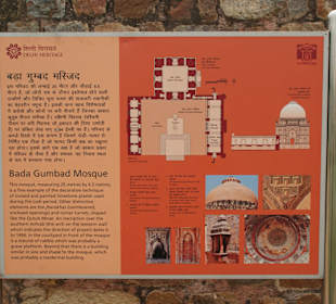 Tafel an der Bada Gumbad Moschee